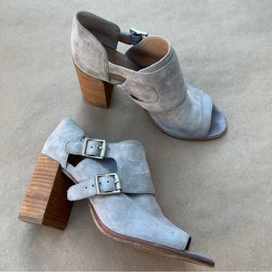 Mercer Edit cut out bootie size 7.5 gray suede peep toe